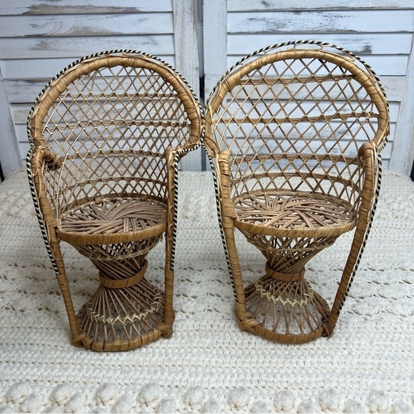 Vintage Wicker Rattan Woven Mini Peacock Chairs Set of 2 Plant Stand - Picture 9 of 12